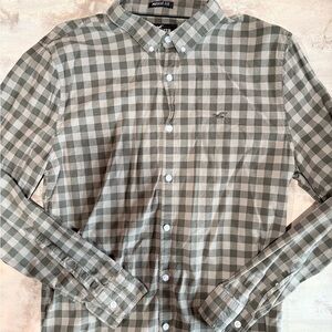 Hollister Men's Green and White Plaid Button-Down Shirt